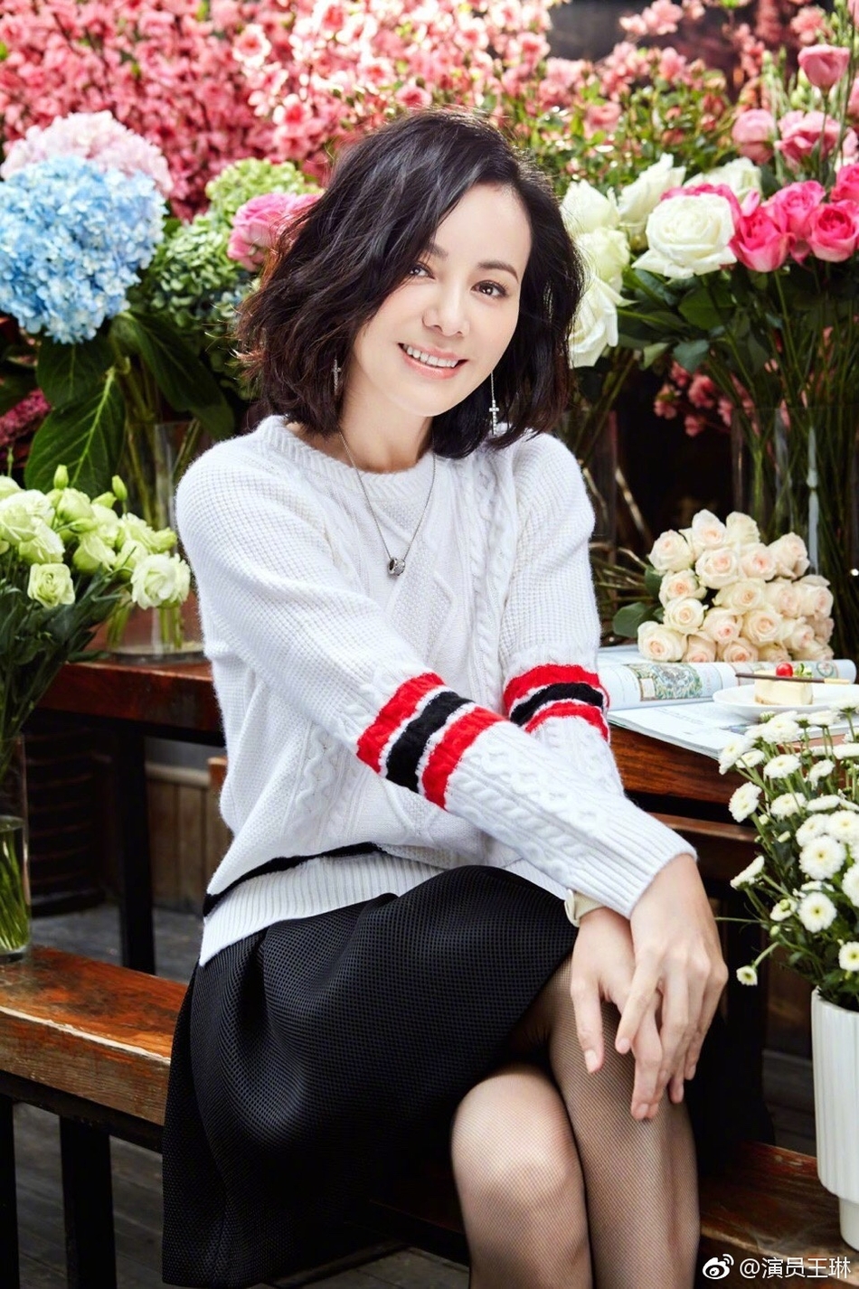 组图:王琳晒写真美照 47岁的"雪姨"越活越年轻了