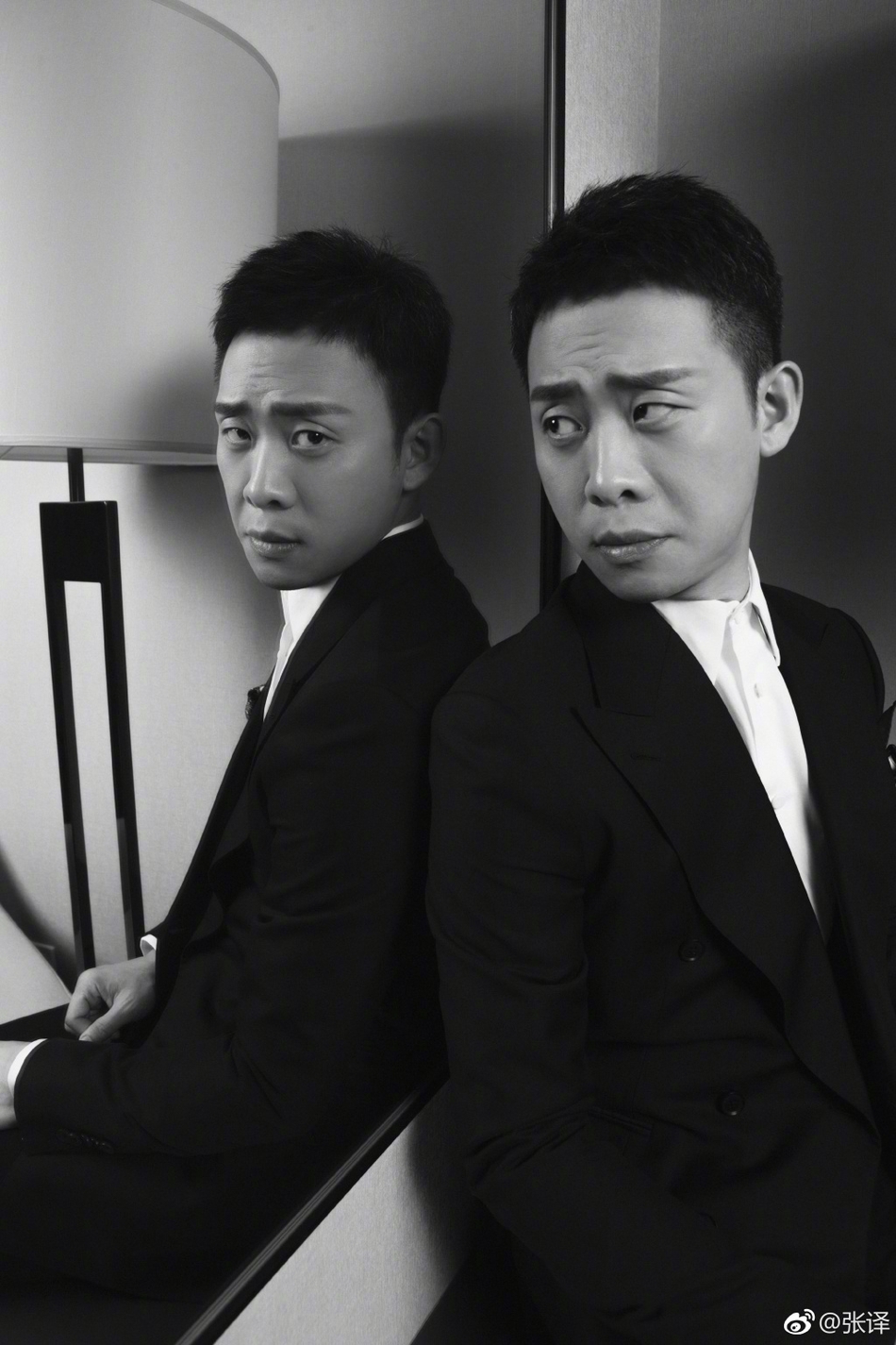 组图:张译晒帅照迎2018 一身西装展型男魅力