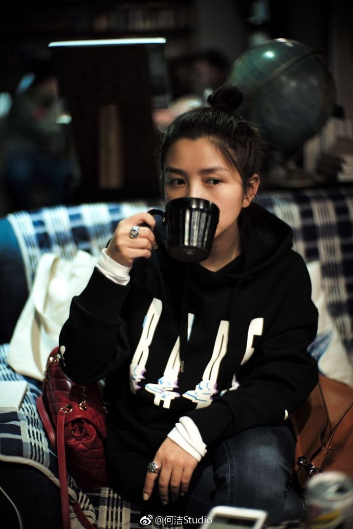 何洁重回十九岁打鼻钉超炫酷_高清图集_新浪网