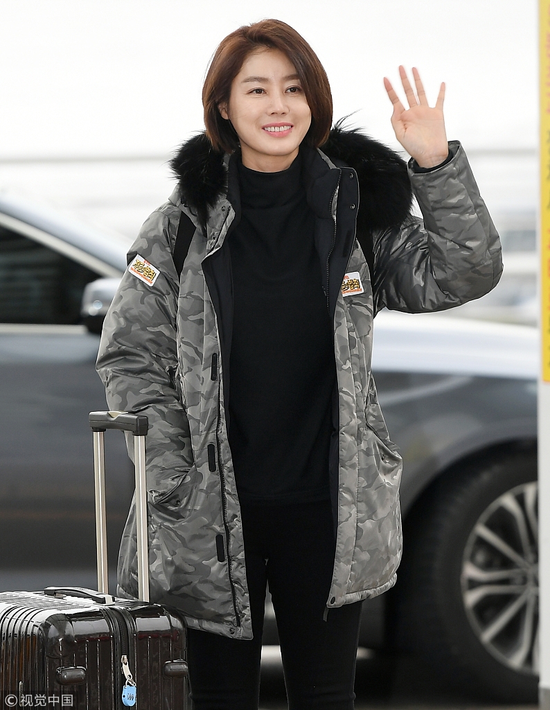组图:50岁前韩国小姐金成玲逆龄生长 颜如少女优雅现身机场_高清图集
