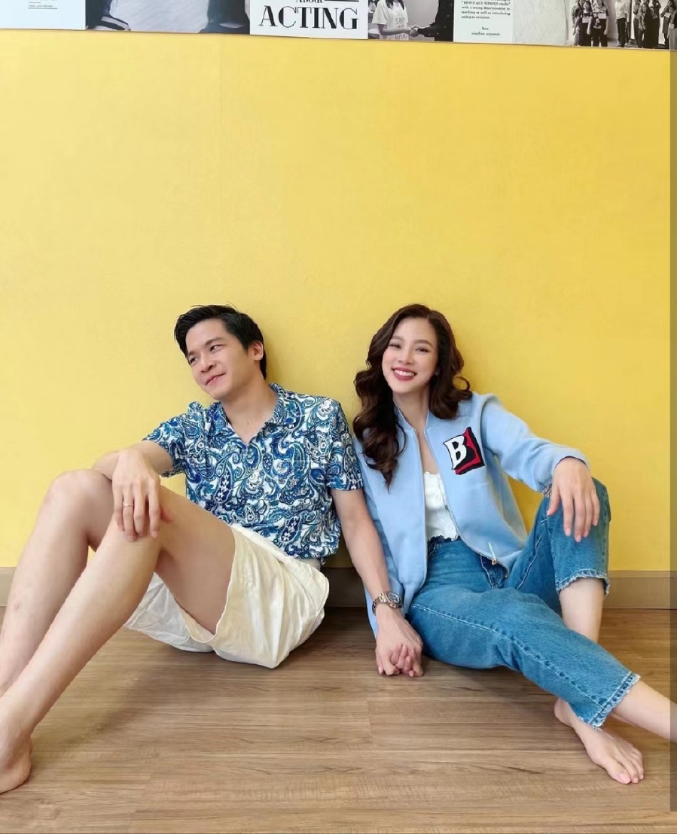 组图：“小水”平采娜晒与March合照彼此依偎甜笑默契十足第3张图片