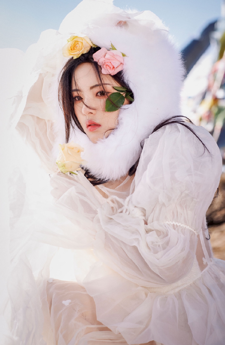 组图：杨超越与工作人员饭后被拍对八卦媒体比“NO”手势第4张图片