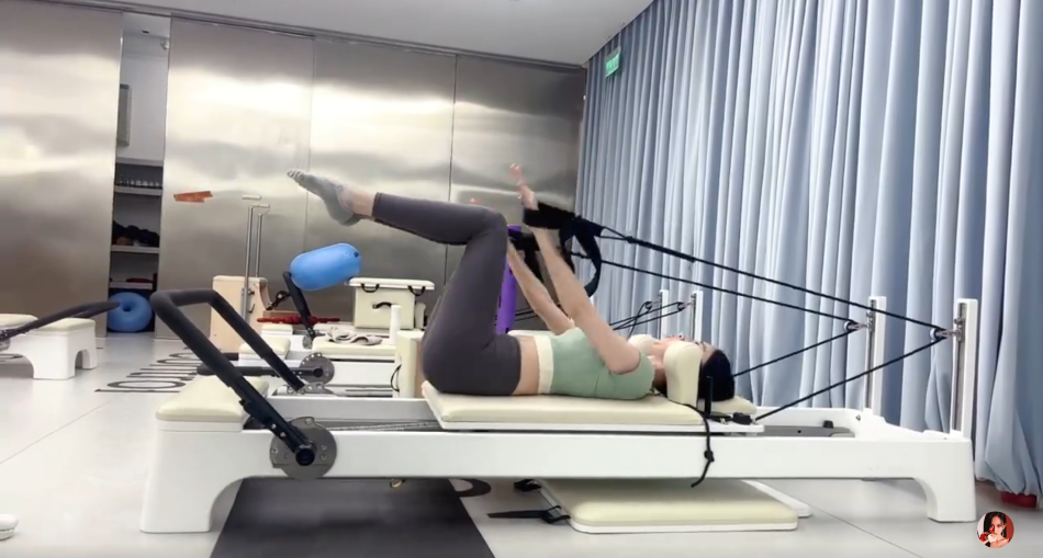 组图：娜扎日常健身视频释出穿紧身服腰肢纤细尽显好身材第6张图片