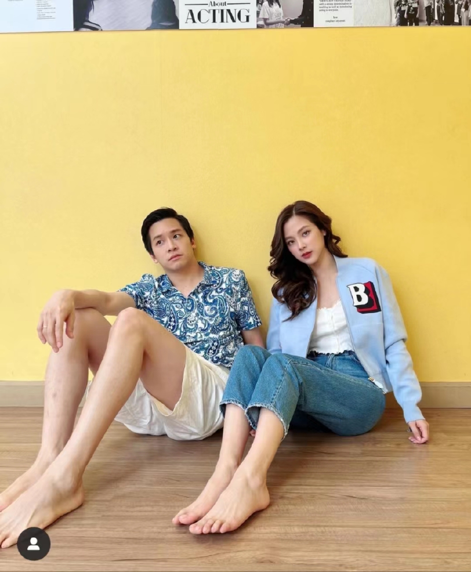 组图：“小水”平采娜晒与March合照彼此依偎甜笑默契十足第4张图片