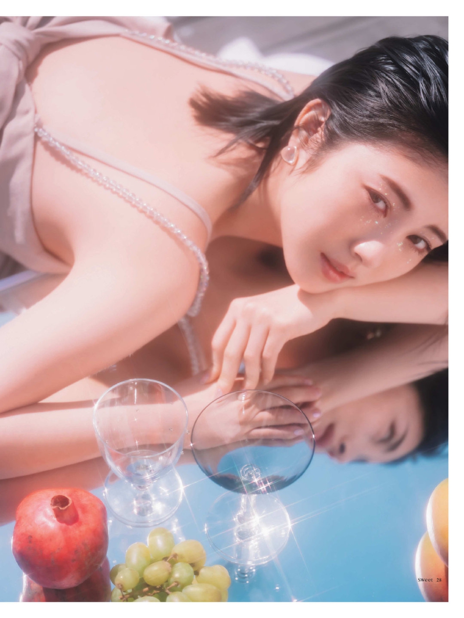 组图:滨边美波拍摄杂志大片 面容精致肤若凝脂