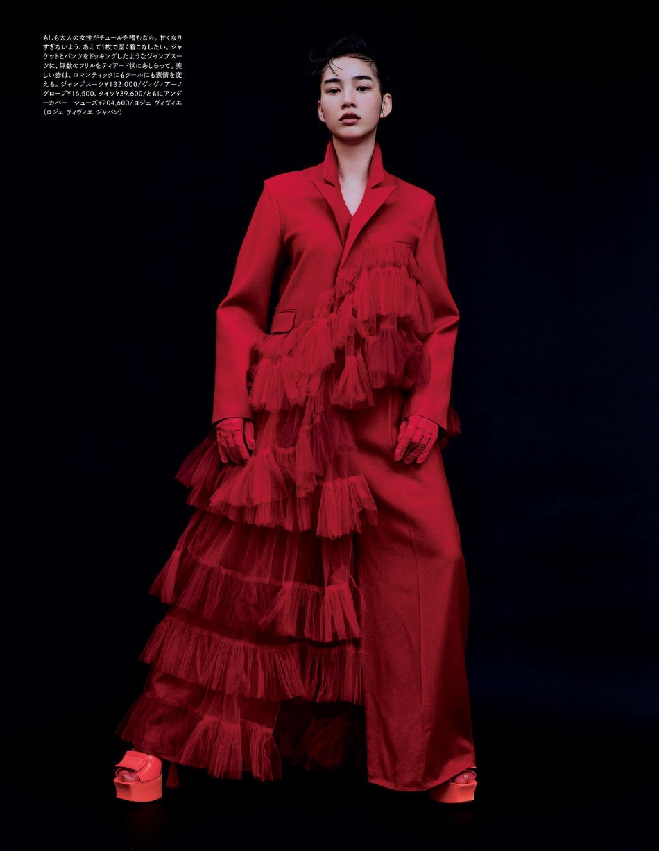 组图：能年玲奈登《FIGARO》封面变身成熟大气女人第4张图片