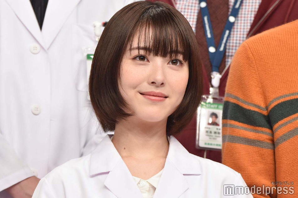 组图:滨边美波新剧《doctor white》采访会 身穿白大褂亮相_高清图集