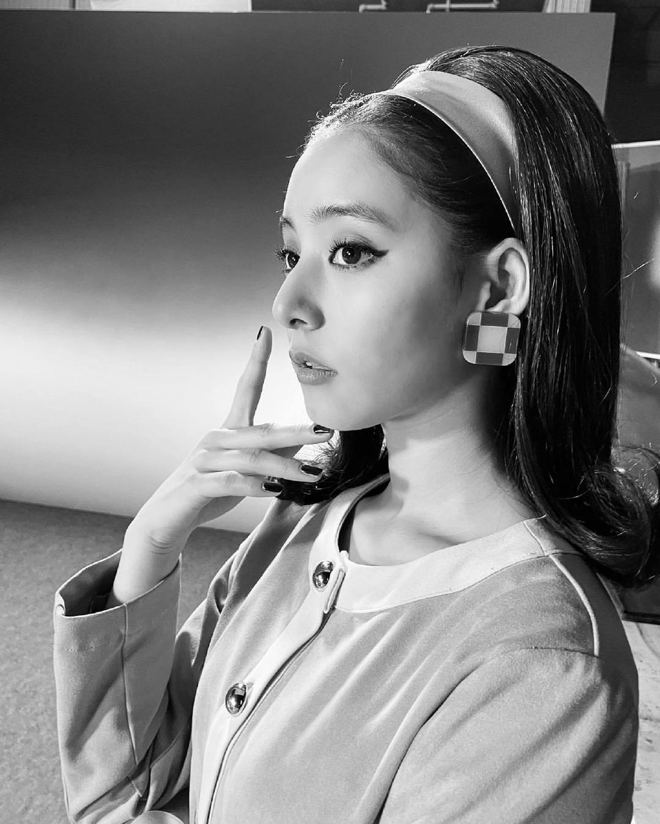 组图:新木优子拍摄美妆广告 ins晒广告造型花絮_高清图集_新浪网