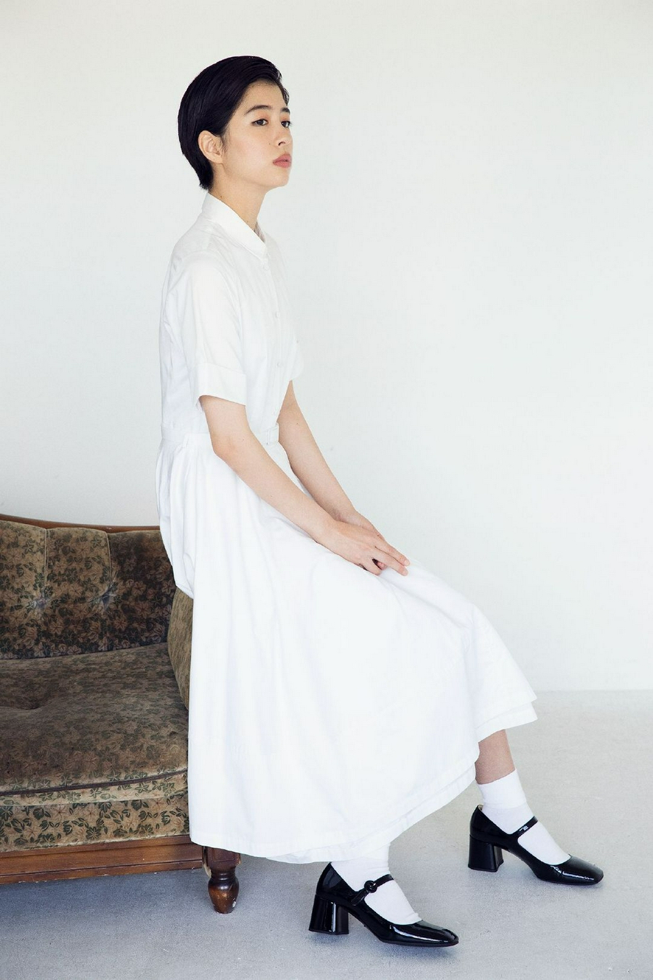 组图:佐久间由衣拍摄简约大片 黑发素裙凸显文静神秘气质_高清图集_新