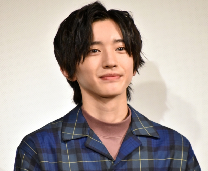 组图:道枝骏佑出席电影活动 可爱笑容阳光帅气