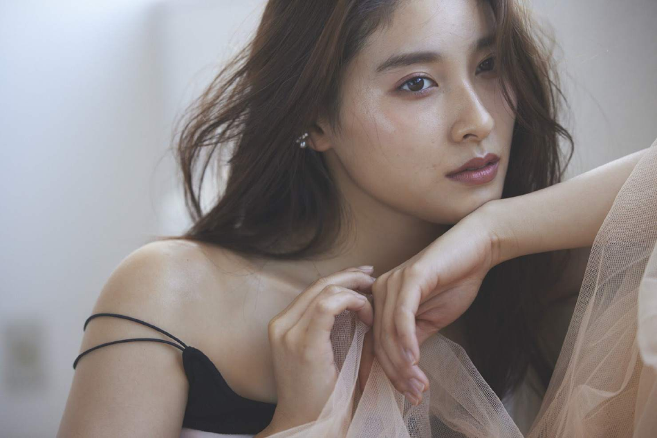 组图土屋太凤登glitter杂志挑战性感风妆容