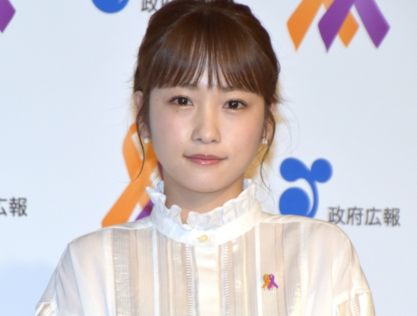 组图:川荣李奈出席公益活动 呼吁重视家暴与虐待儿童问题