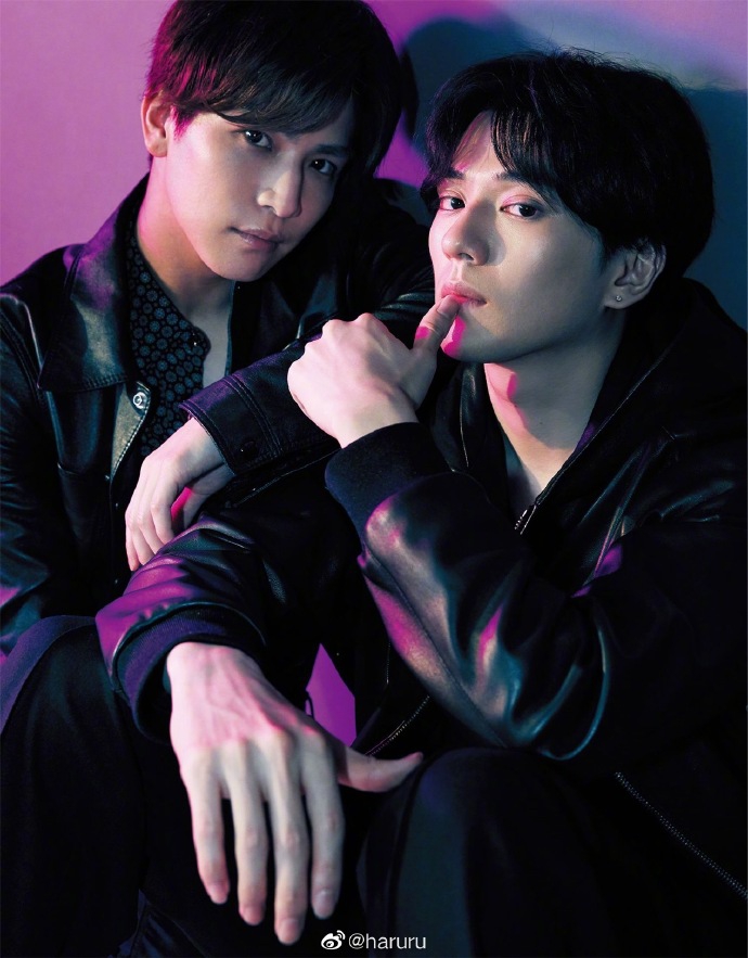 组图:岩田刚典新田真剑佑登杂志封面 双人照展现双倍帅气