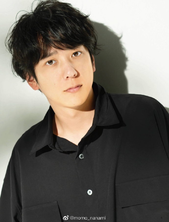 组图:二宫和也登上杂志封面 全黑造型文艺清新_高清图集_新浪网