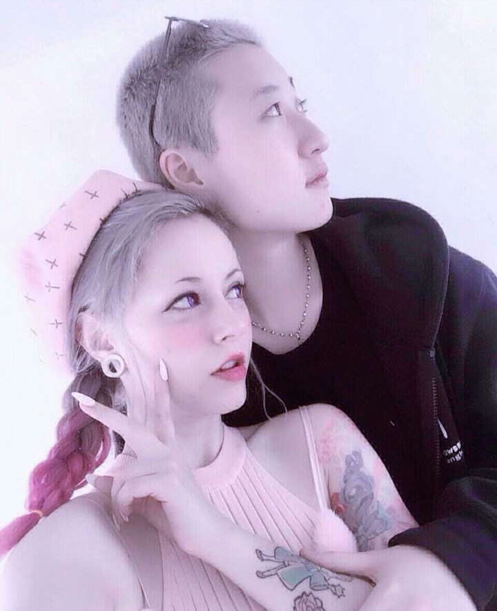 吴卓林女友晒亲密照