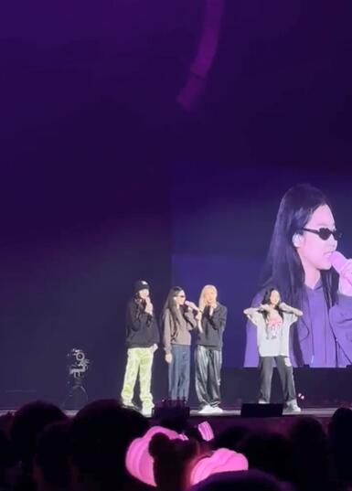 组图：BLACKPINK演唱会彩排图曝光 四闺女休闲服亮相活力满满