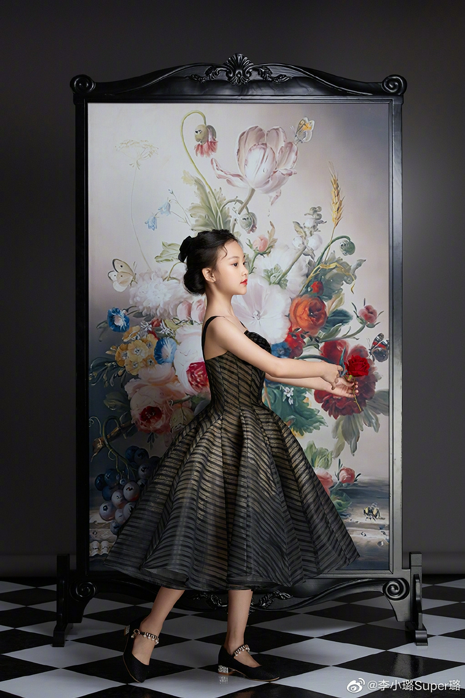 组图:李小璐晒照为甜馨庆生 母女俩拍写真温馨满满