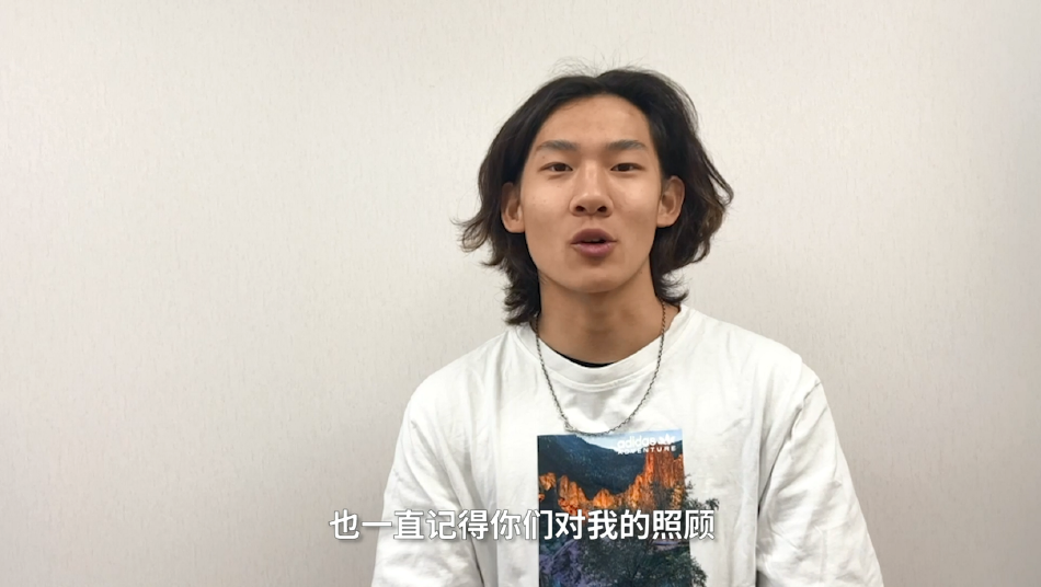 组图：苏翊鸣回应《智取威虎山》主创鼓励怀念拍戏的日子