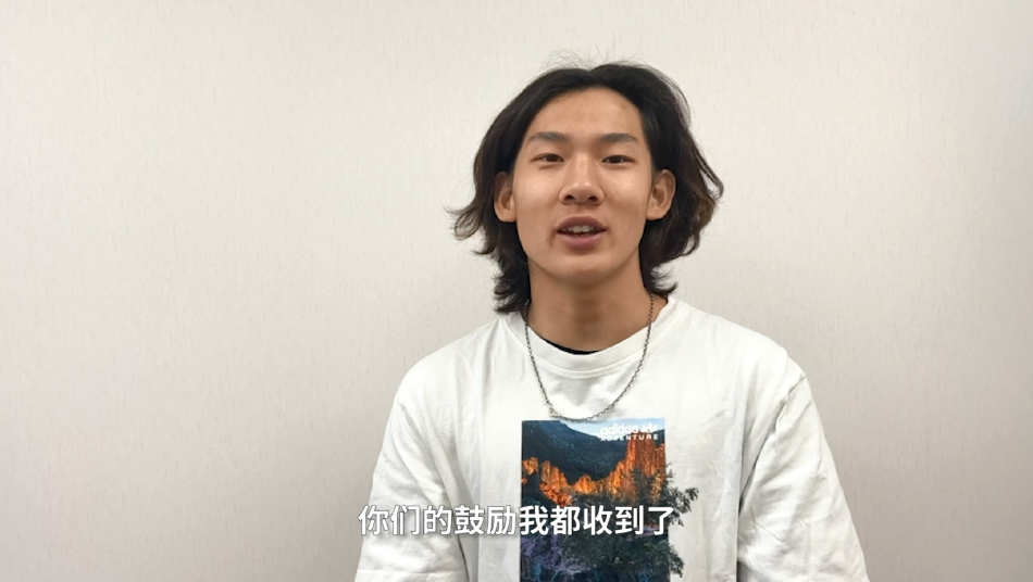 组图：苏翊鸣回应《智取威虎山》主创鼓励怀念拍戏的日子