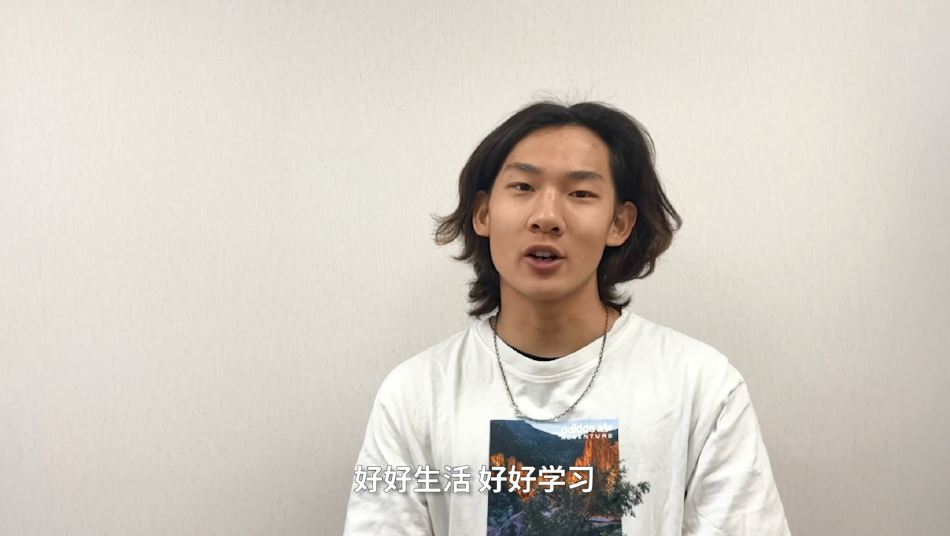 组图：苏翊鸣回应《智取威虎山》主创鼓励怀念拍戏的日子