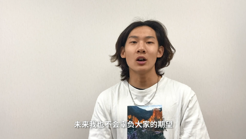 组图：苏翊鸣回应《智取威虎山》主创鼓励怀念拍戏的日子