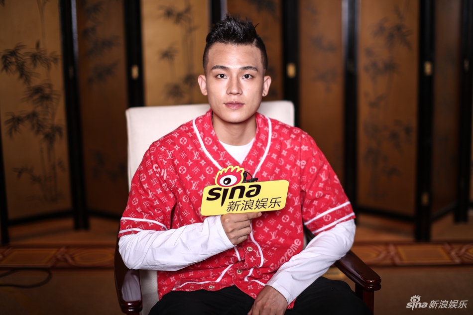 组图:新浪娱乐对话《青禾男高》欧豪
