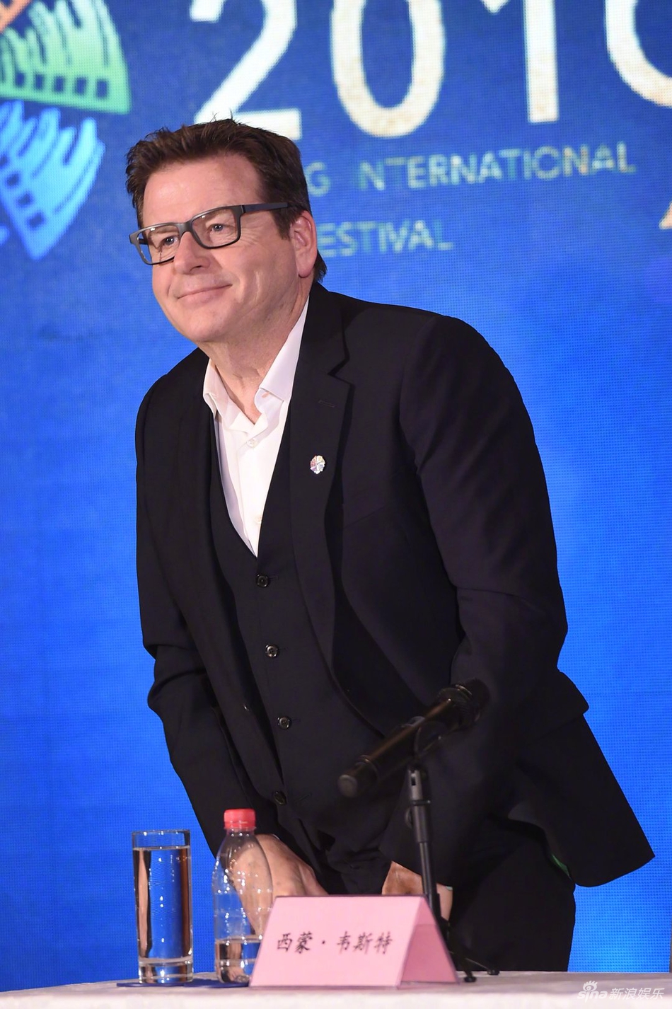 英国导演西蒙·韦斯特