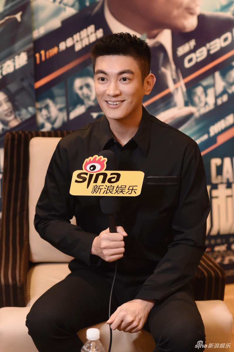 组图新浪娱乐对话中国机长主演杜江