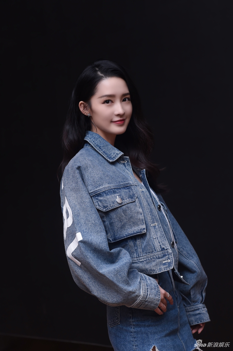 组图:新浪娱乐对话《中国机长》主演李沁