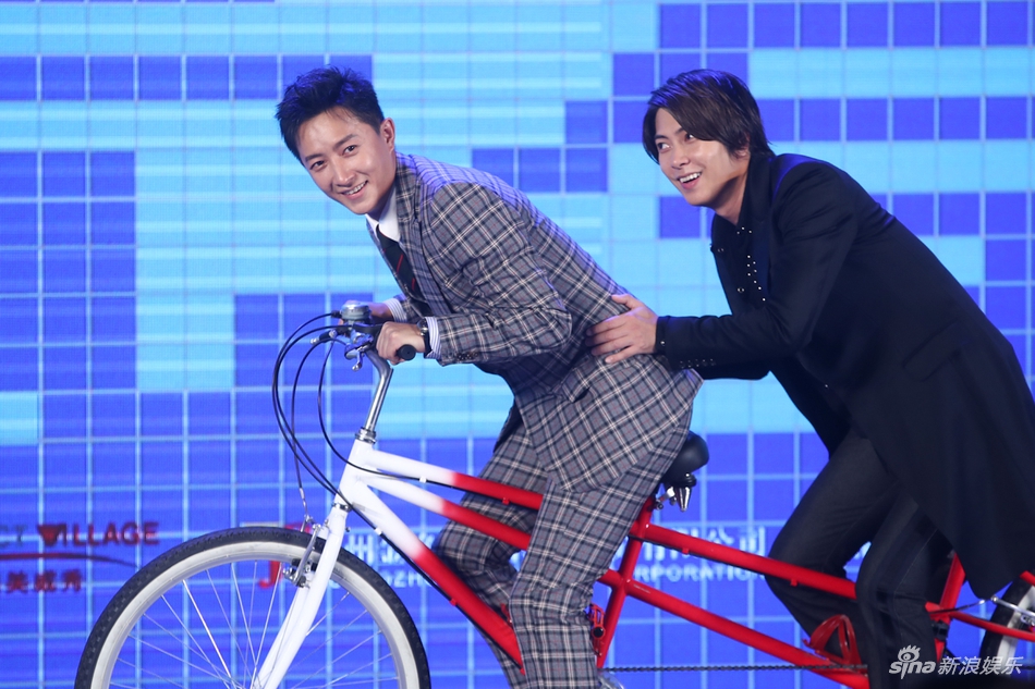 韩庚,山下智久骑自行车