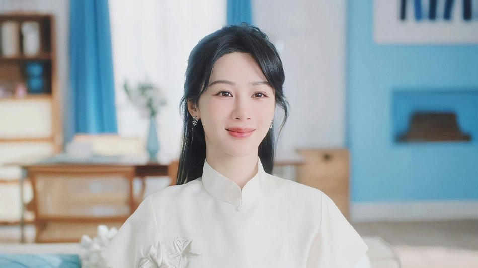 杨紫民国造型曝光 穿旗袍撑伞韵味十足-易天影视公司-服务项目:明星