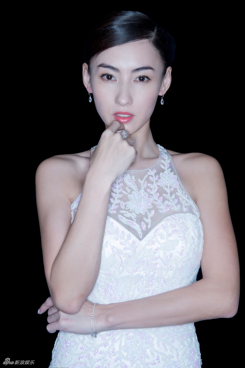 张柏芝鱼尾纱裙明艳动人