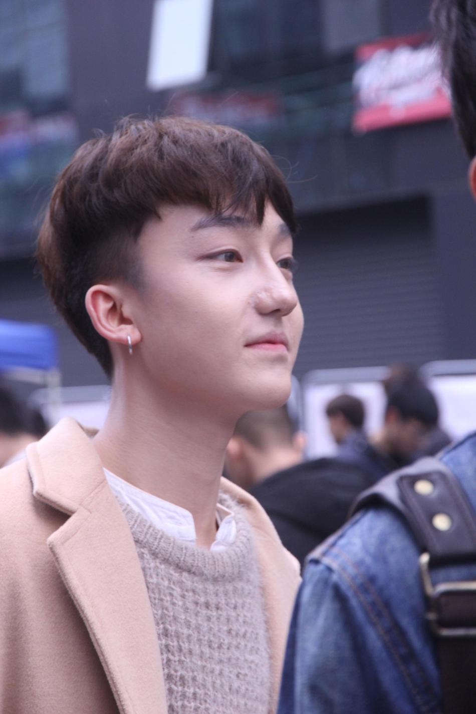 快男海选网红脸辣眼霸屏 惊现翻版刘梓晨