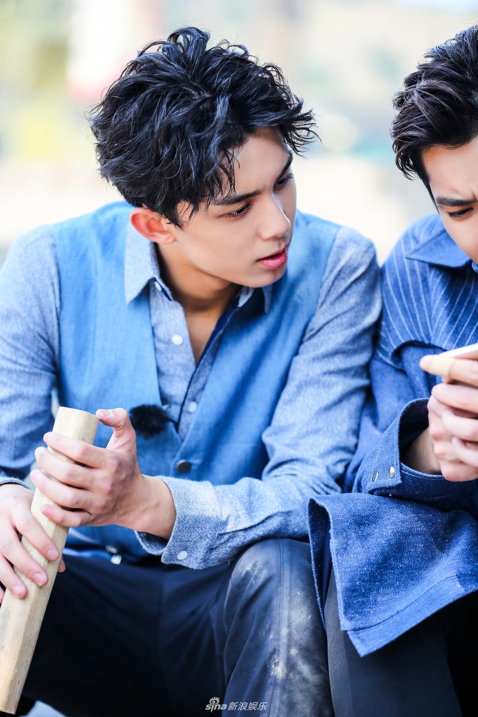 组图:《72》双吴兄弟形影不离 吴亦凡竟与藏獒合影!_高清图集_新浪网