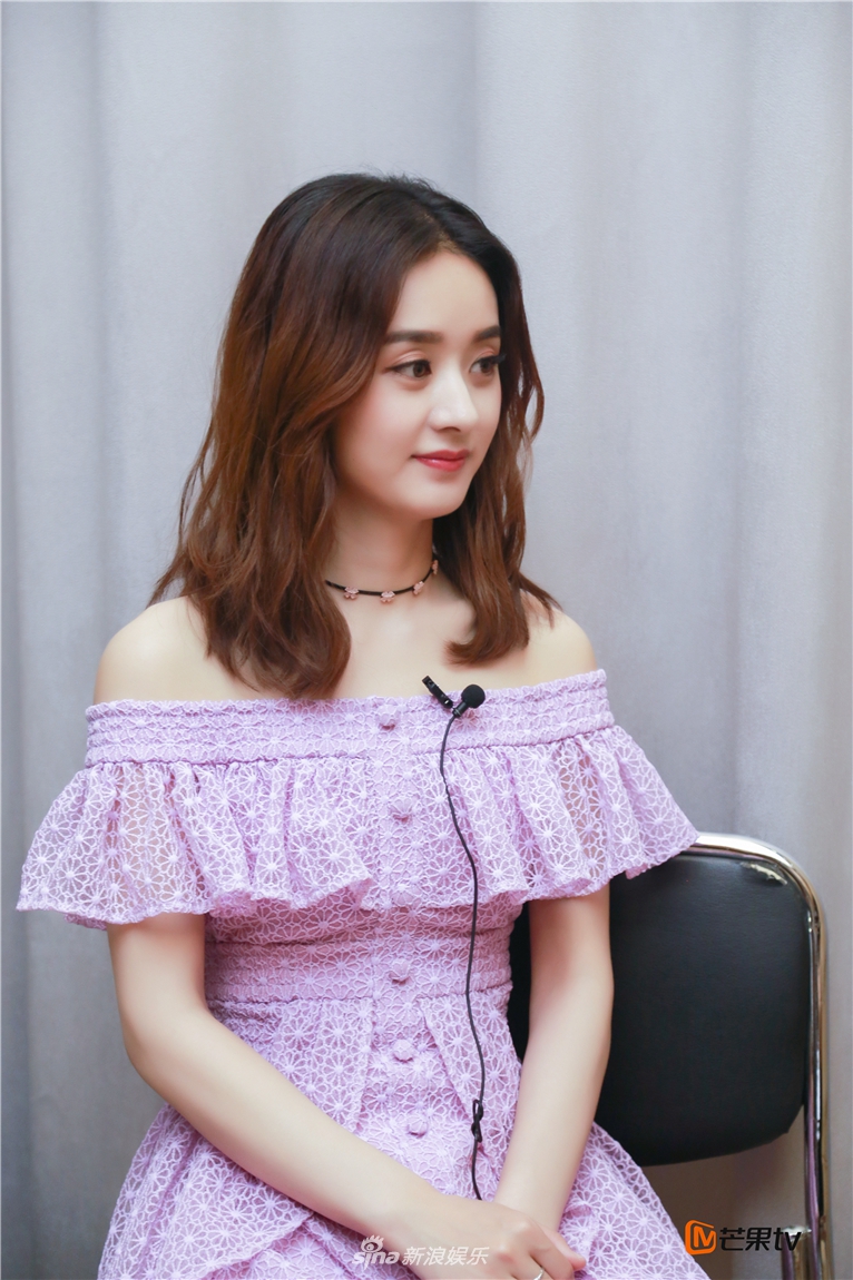 赵丽颖紫色短裙满满少女感