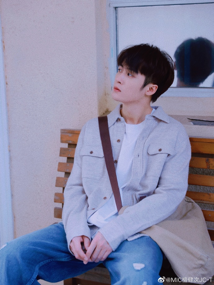 组图：檀健次《长相思》新路透图银发造型侧颜精致仙气飘飘第3张图片