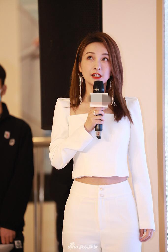 09 21:06:36 3 / 4 新浪娱乐讯 2021年1月9日,吴昕现身广州出席活动 .