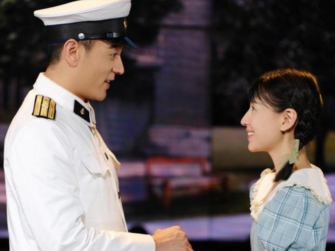 组图:40岁董洁《父母爱情》扮少女 麻花辫清纯法令纹出卖年纪