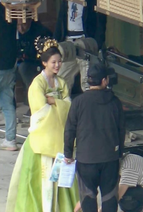 组图：《七时吉祥》最新路透杨超越丁禹兮同框好甜第2张图片