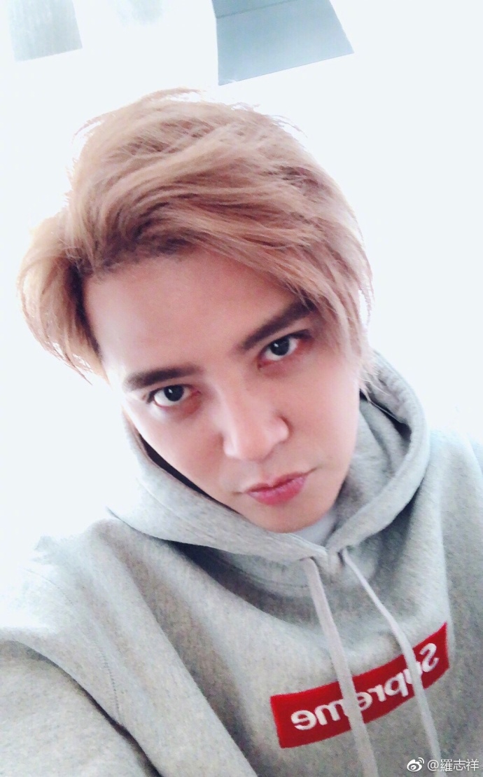 组图罗志祥变身奶茶小哥花式自拍表情超丰富