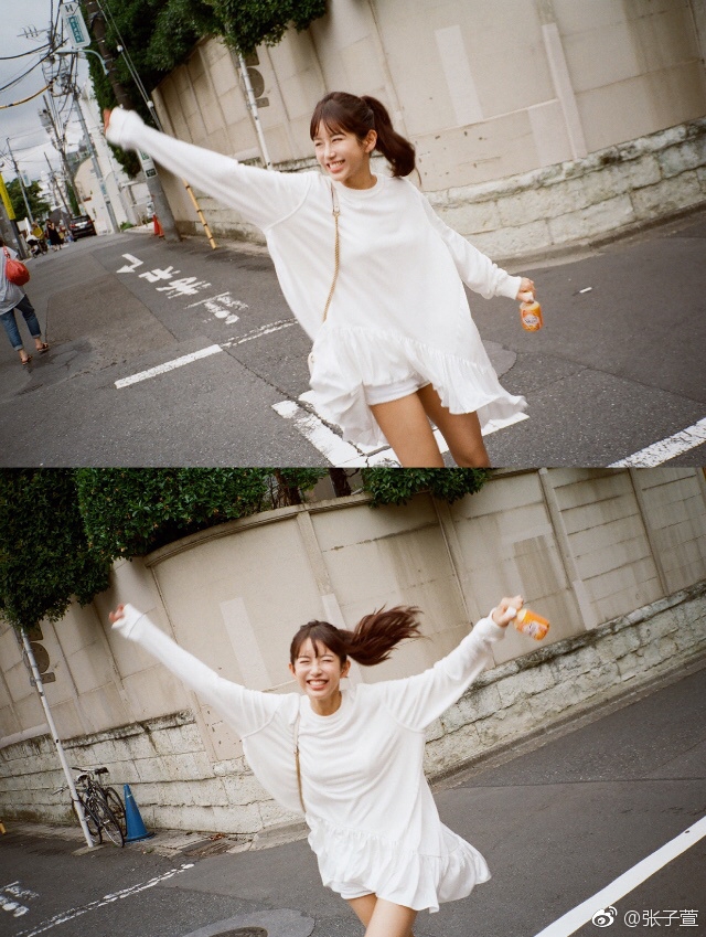 组图:张子萱扎马尾开怀大笑 青春甜美少女感十足