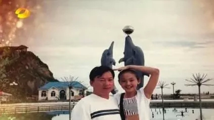 郑爽童年照曝光可爱鬼马 从小就是小仙女