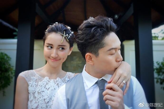 组图:单身狗慎入!明星七夕集体撒狗粮 花式秀恩爱甜炸了