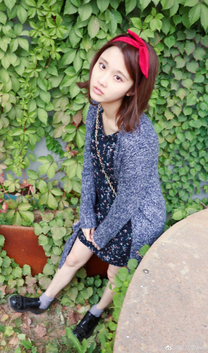 组图:张慧雯短发造型清纯可爱 眼神无辜长腿抢镜