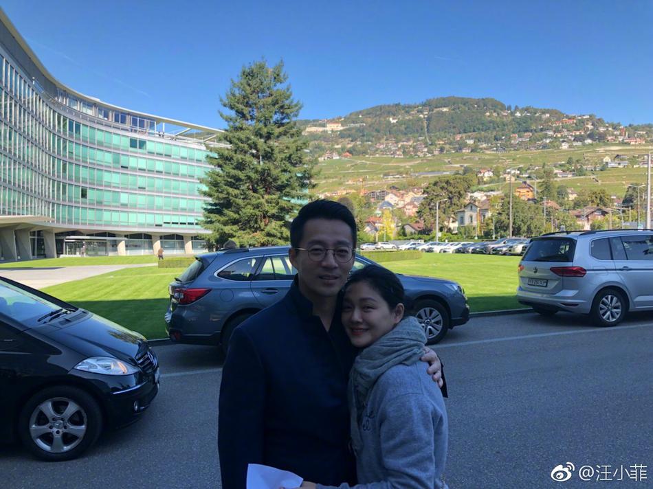 汪小菲与老婆度假感慨平淡是福 大S依偎他怀里小鸟依人