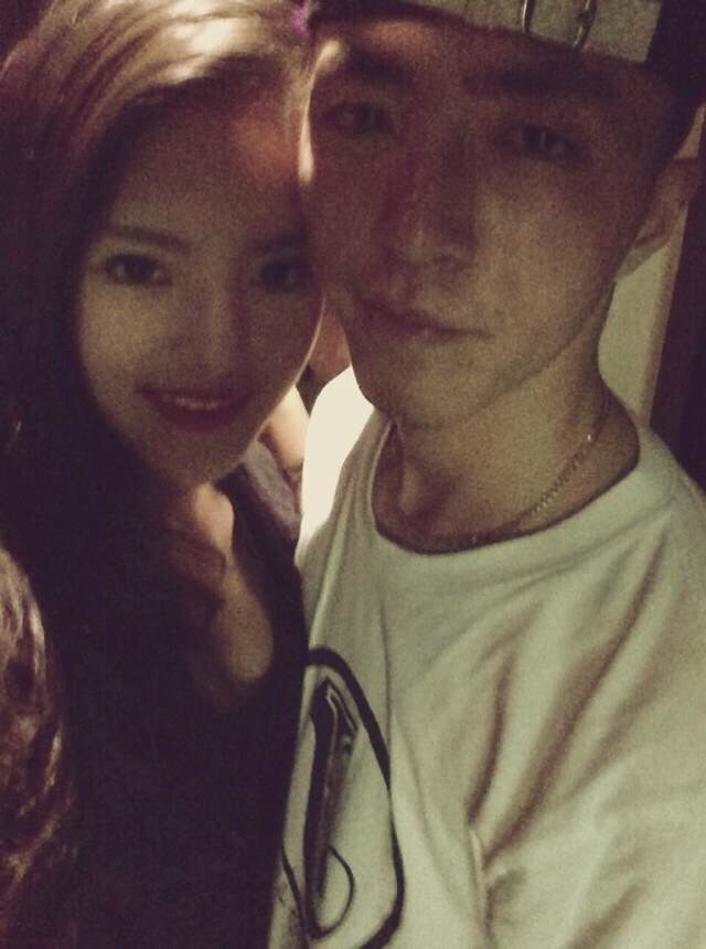 组图:《有嘻哈》选手jony j公布恋情 与六年前女友复合