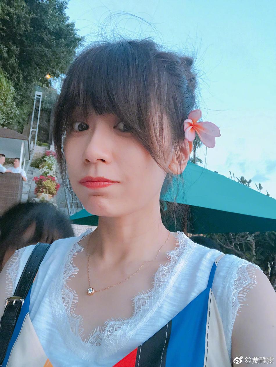 组图:贾静雯带梧桐妹享受专属时光 齐刘海嘟嘴少女感爆棚