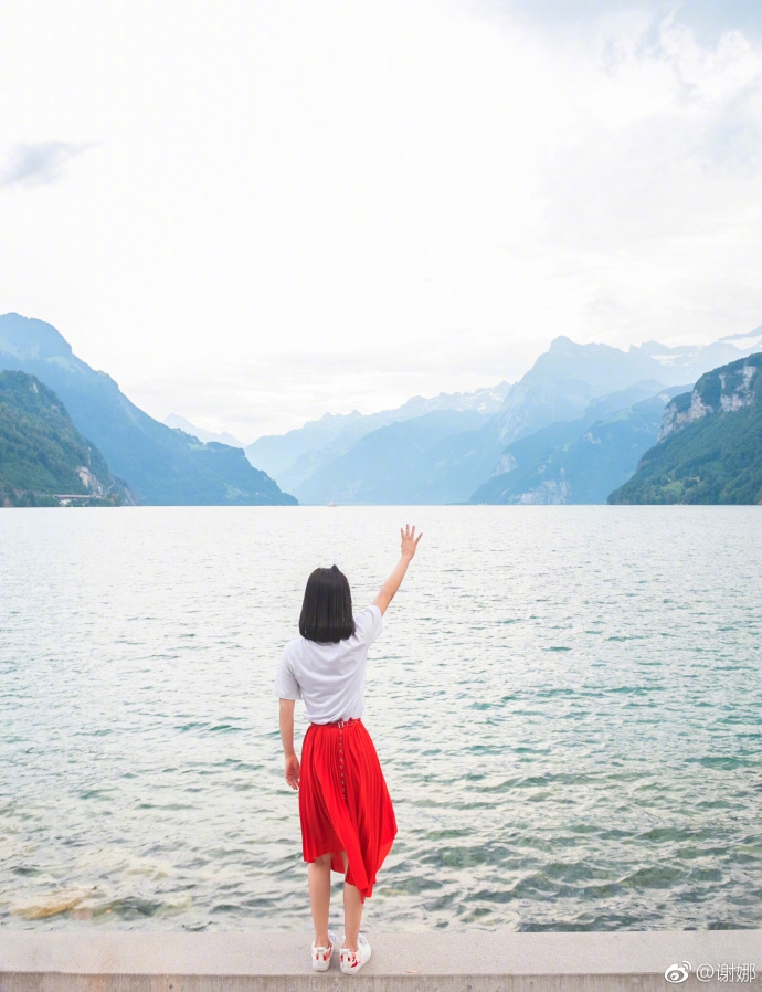 组图:谢娜晒健身照发鸡汤 戴拳击手套腹肌明显帅气十足