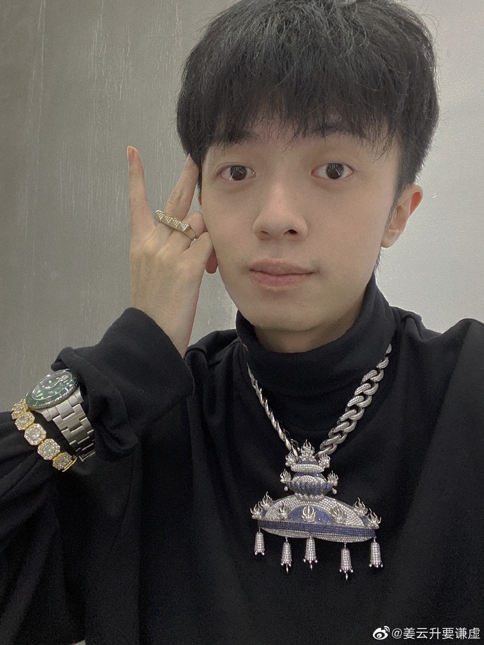 组图:私生晒其航班问活动地址 姜云升喊话不喜欢被威胁_高清图集_新浪