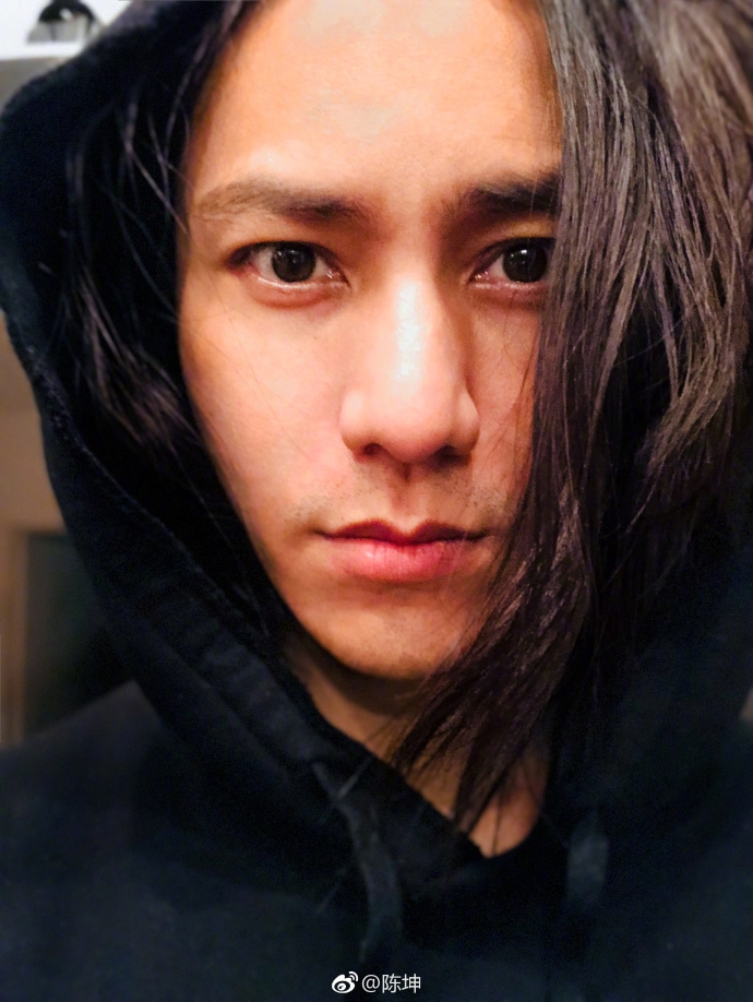 组图:心灵导师陈坤煲鸡汤 五官立体眼神深邃男子魅力爆表